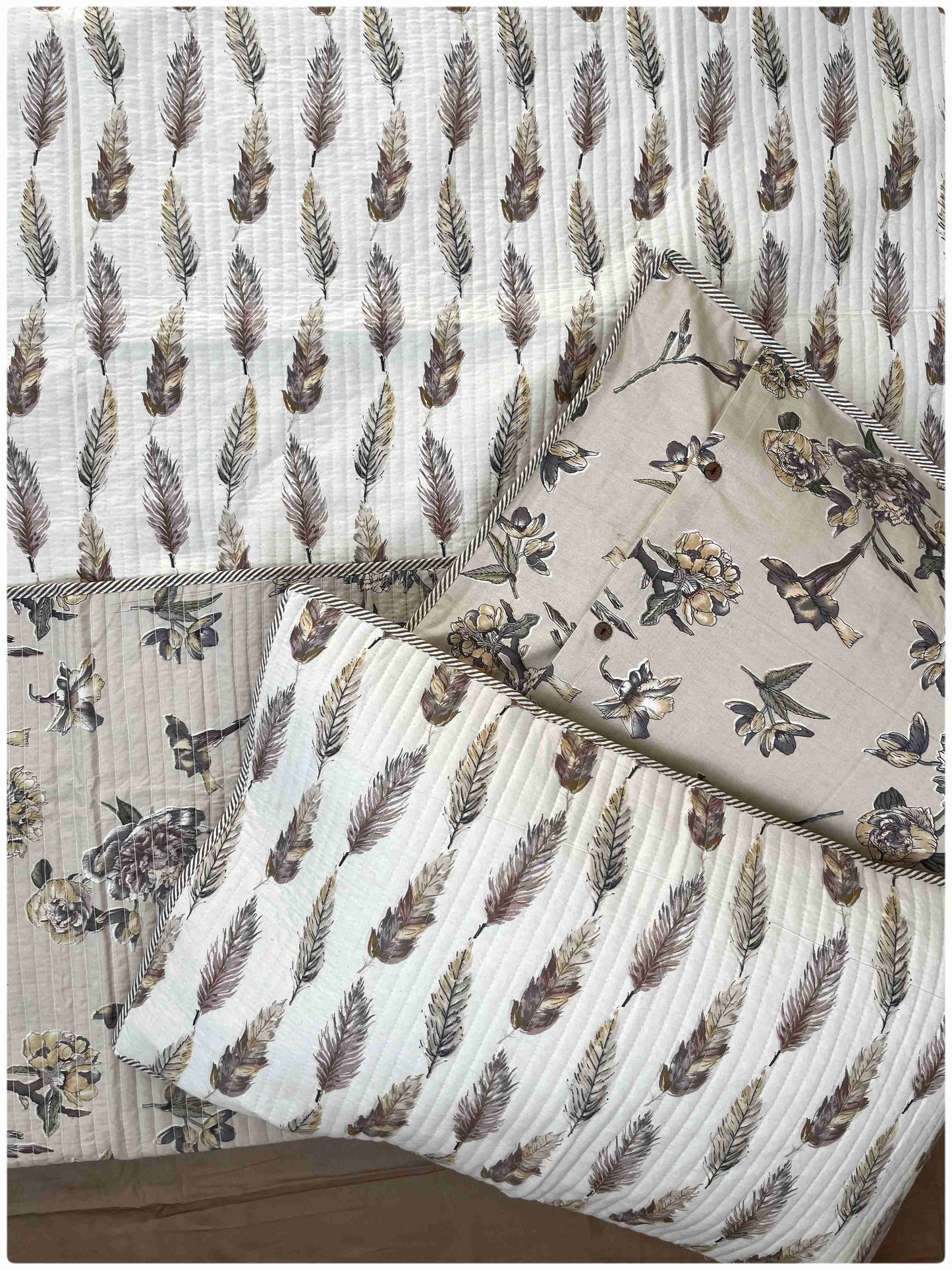 Decaso Bedspreads - Pale Silver