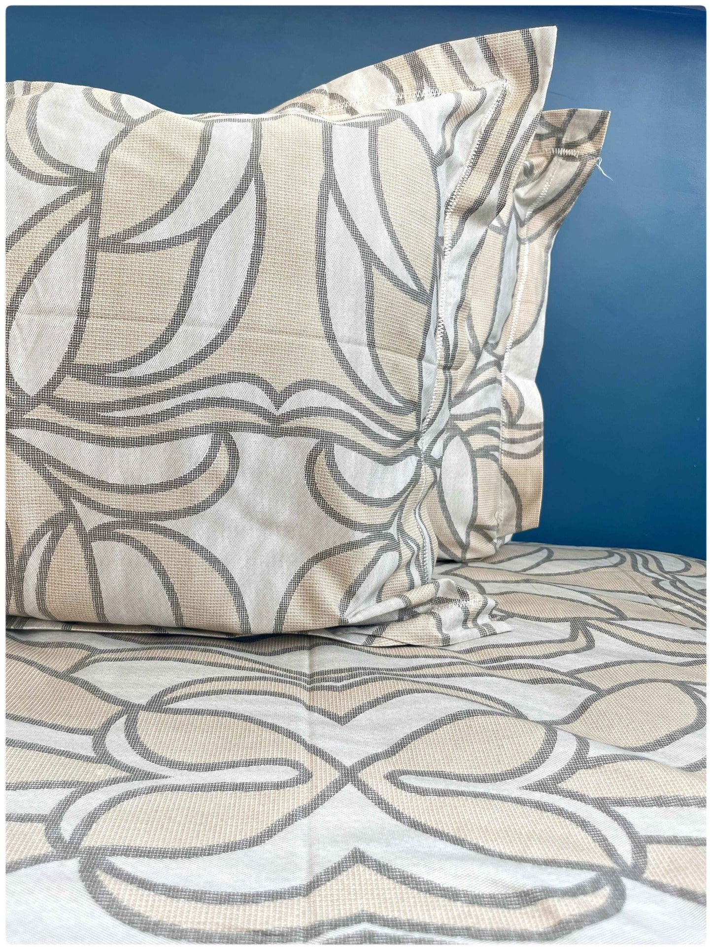 Abstract Beige Canvas – 180 TC Premium Bed Sheet