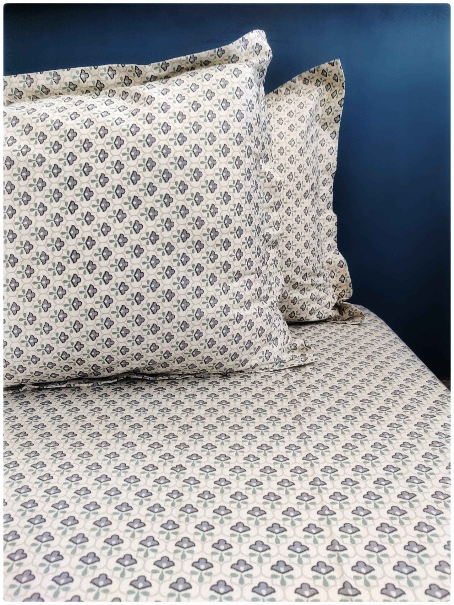 Decaso Florals - Grey