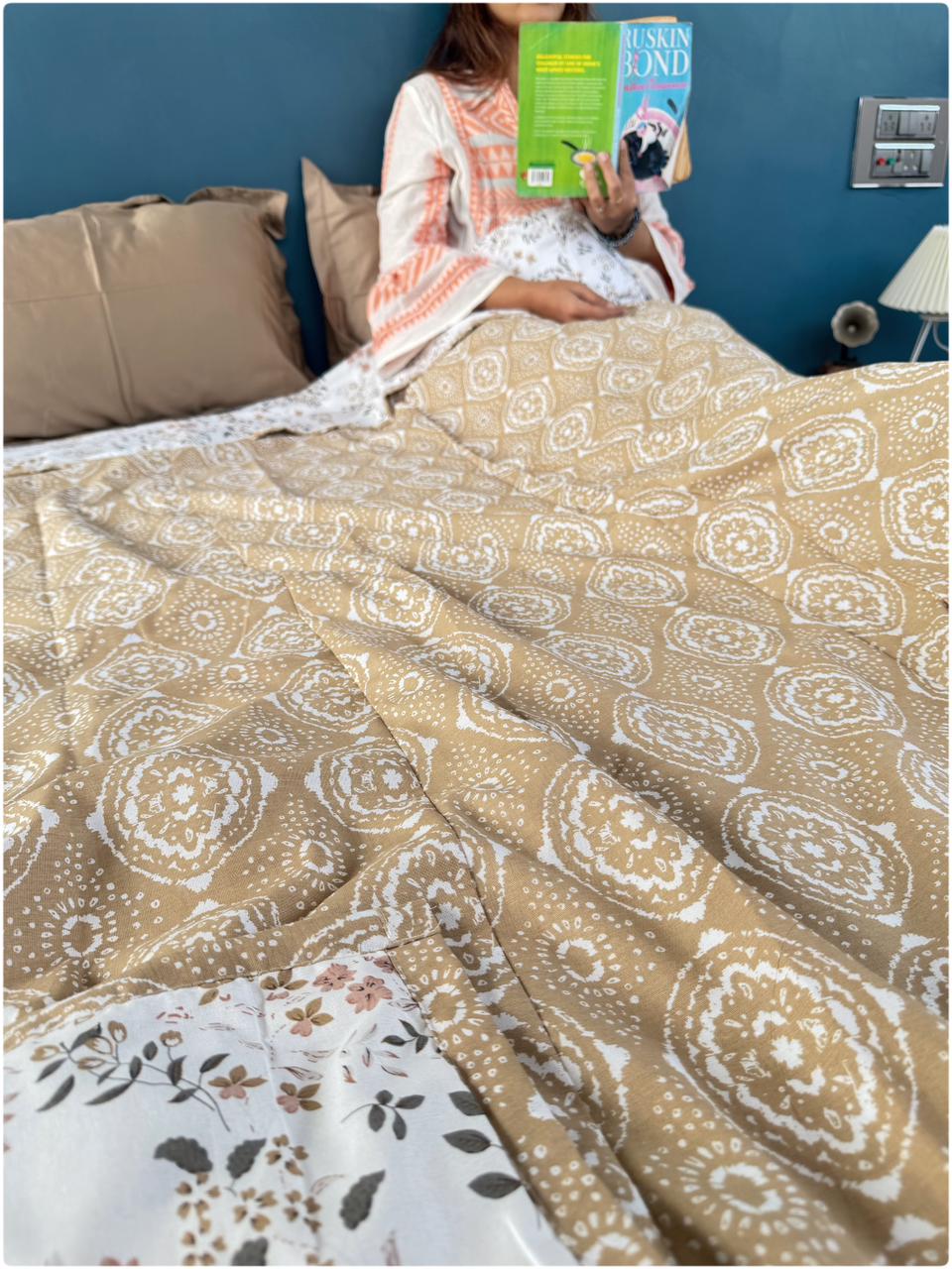 Decaso Dohars - Beige & White