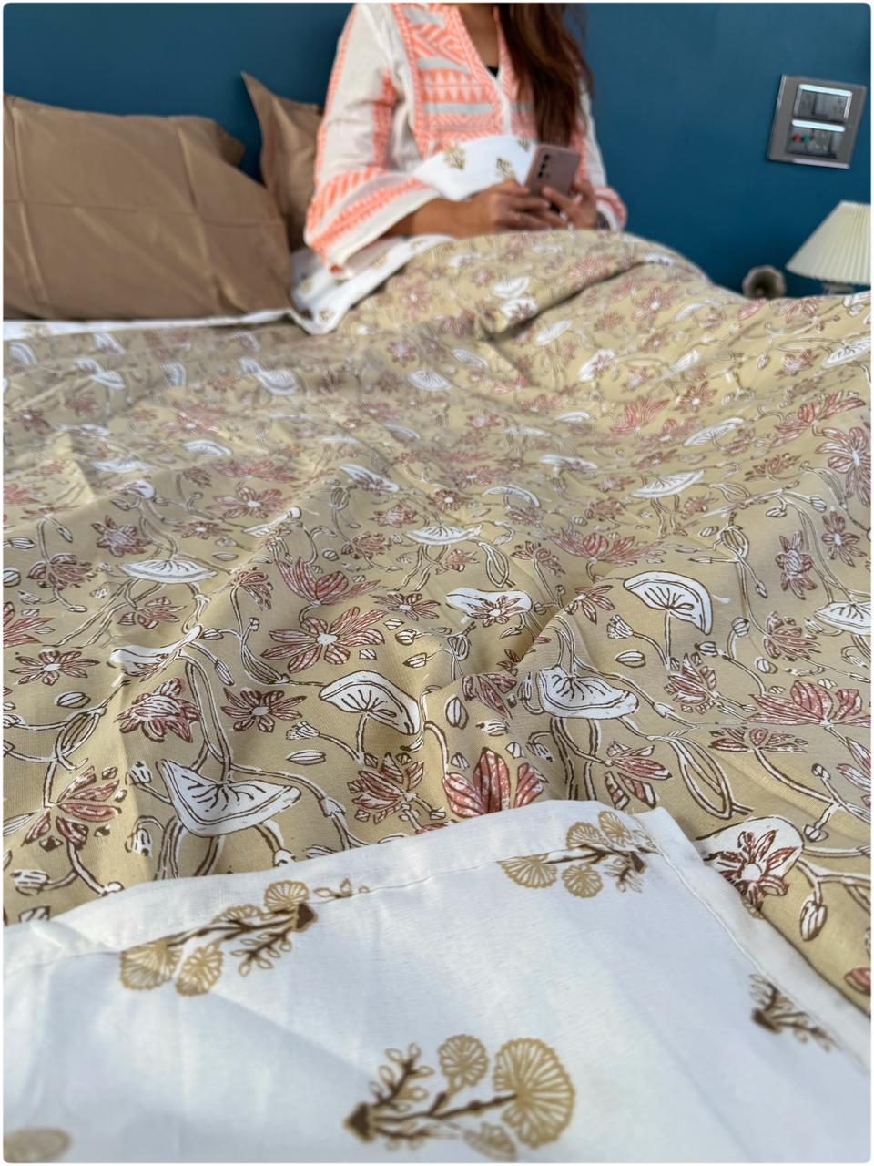 Decaso Dohars - Hazelnut & White