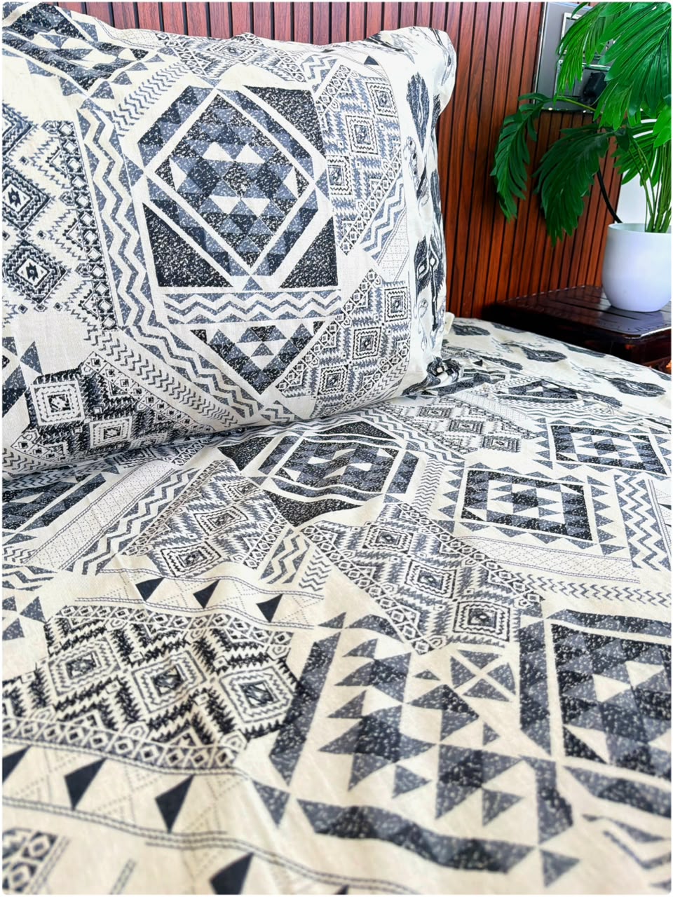 Ethnic Premium Queen Size Bedsheet - Cream & Black