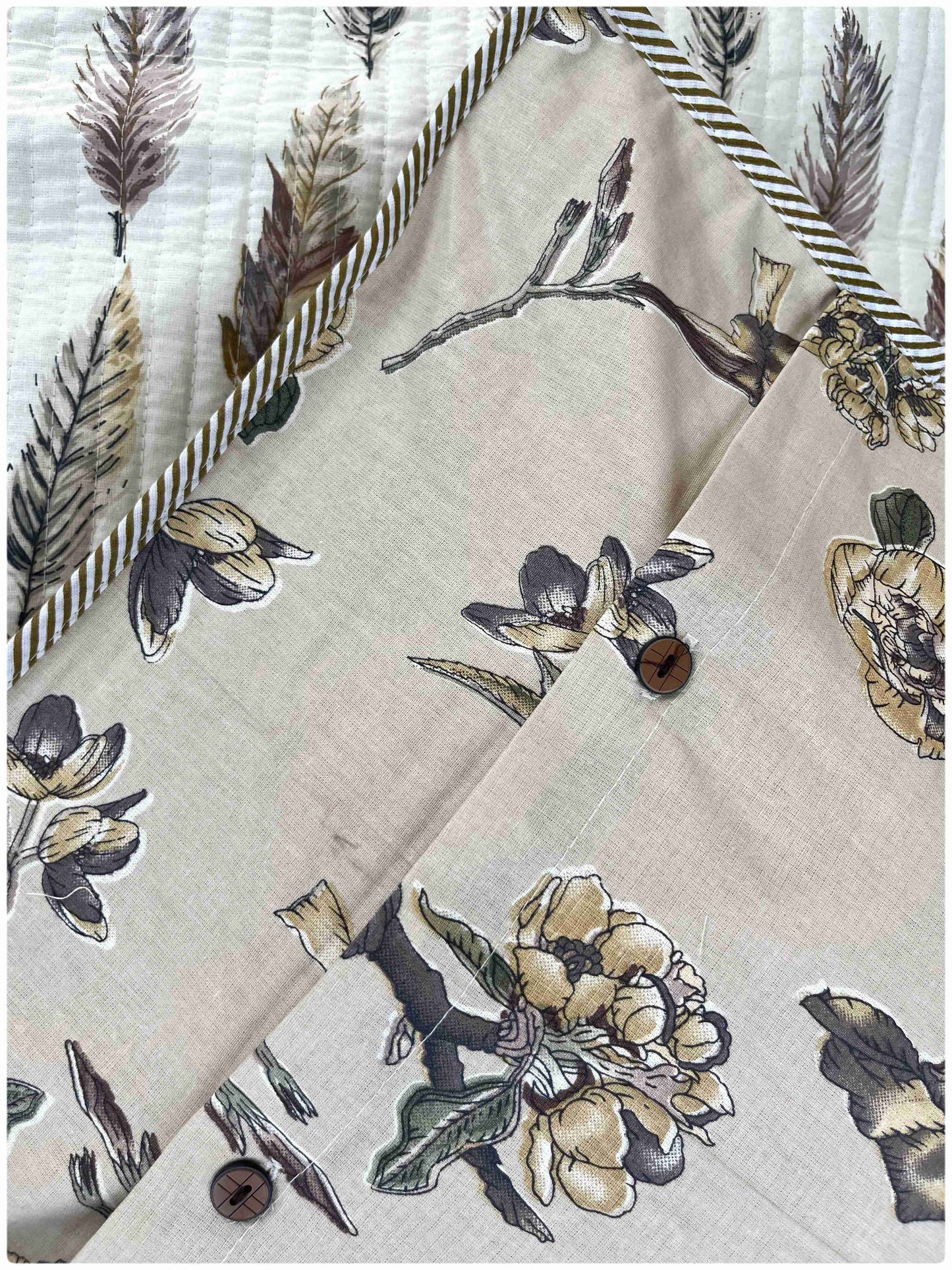Decaso Bedspreads - Pale Silver