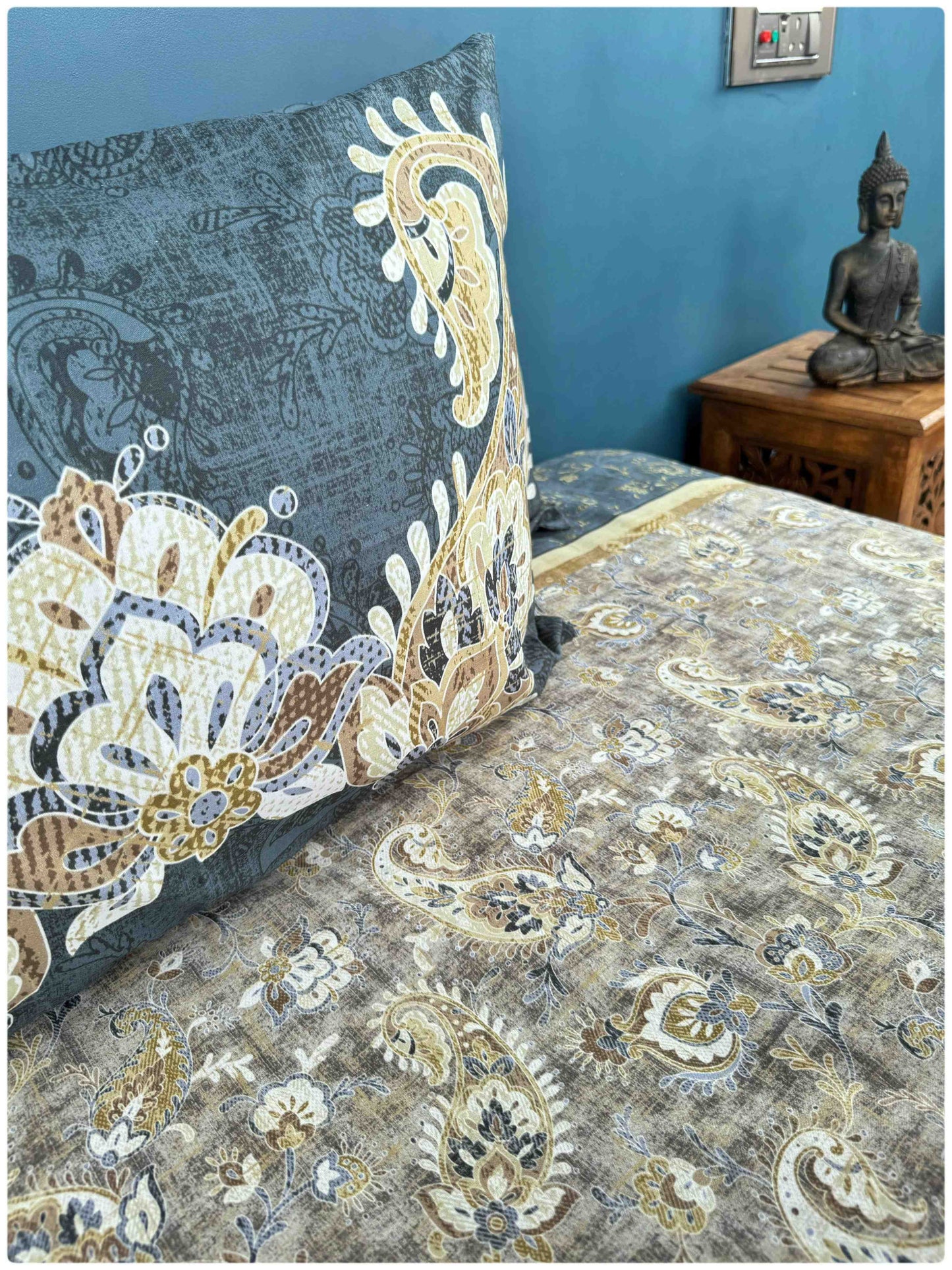 Decaso Paisley - Earthy Brown & Teal