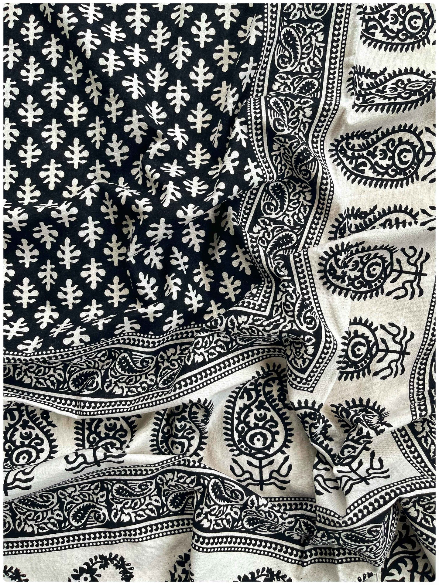 Decaso Monochrome - Black 1