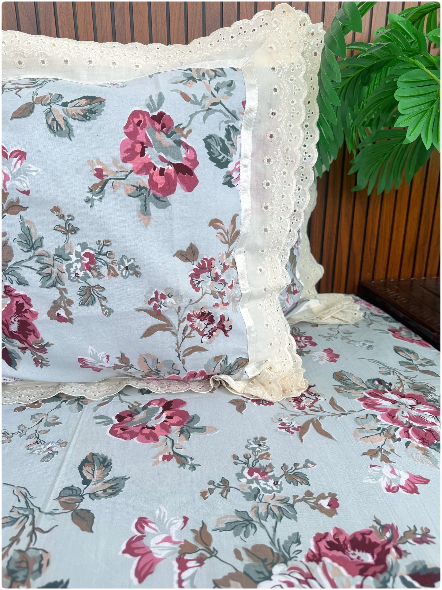 Floral Printed Super King Sized Bedsheet & Pillow Covers with Lace