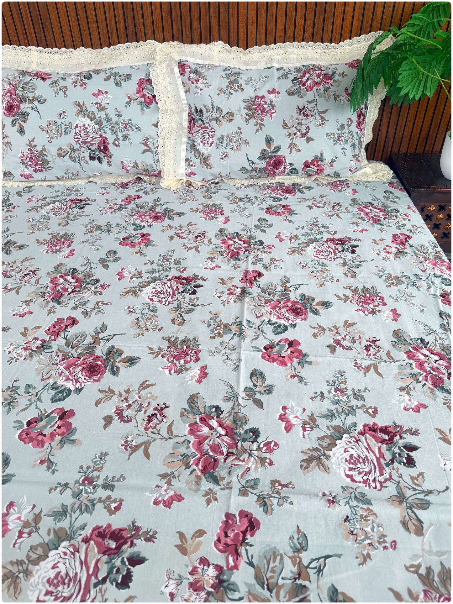 Floral Printed Super King Sized Bedsheet & Pillow Covers with Lace