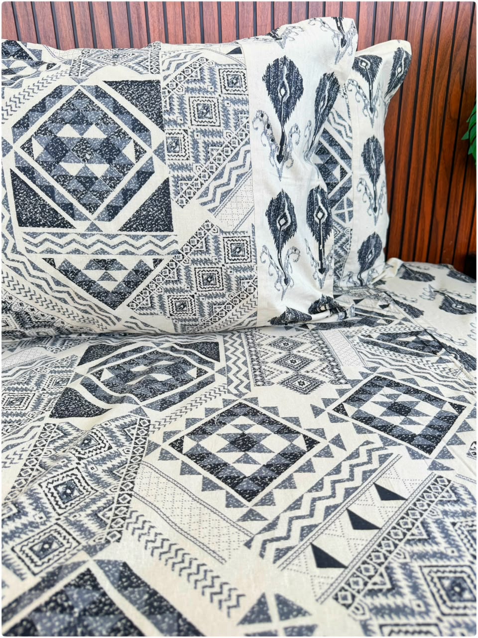 Ethnic Premium Queen Size Bedsheet - Cream & Black
