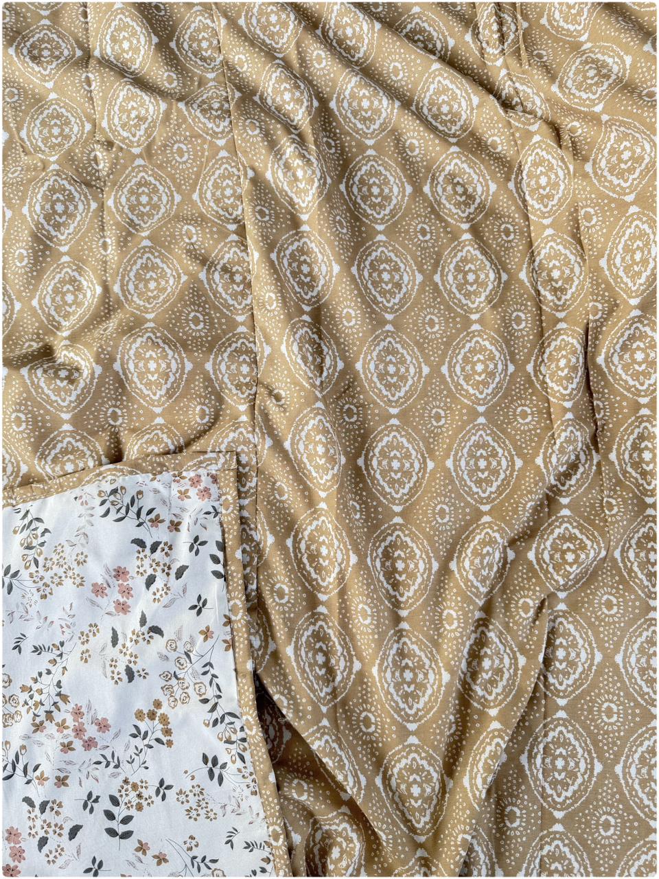 Decaso Dohars - Beige & White