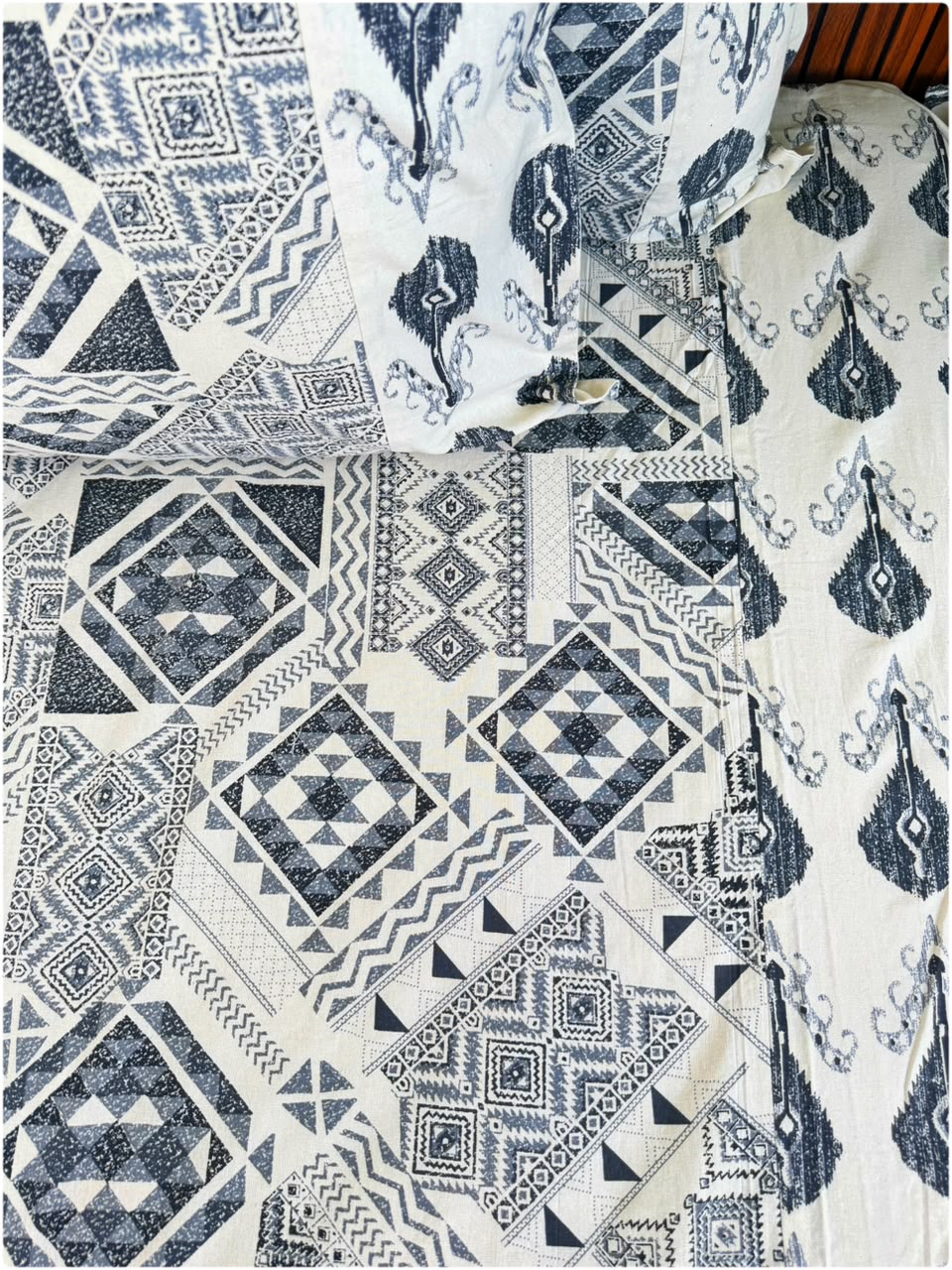 Ethnic Premium Queen Size Bedsheet - Cream & Black