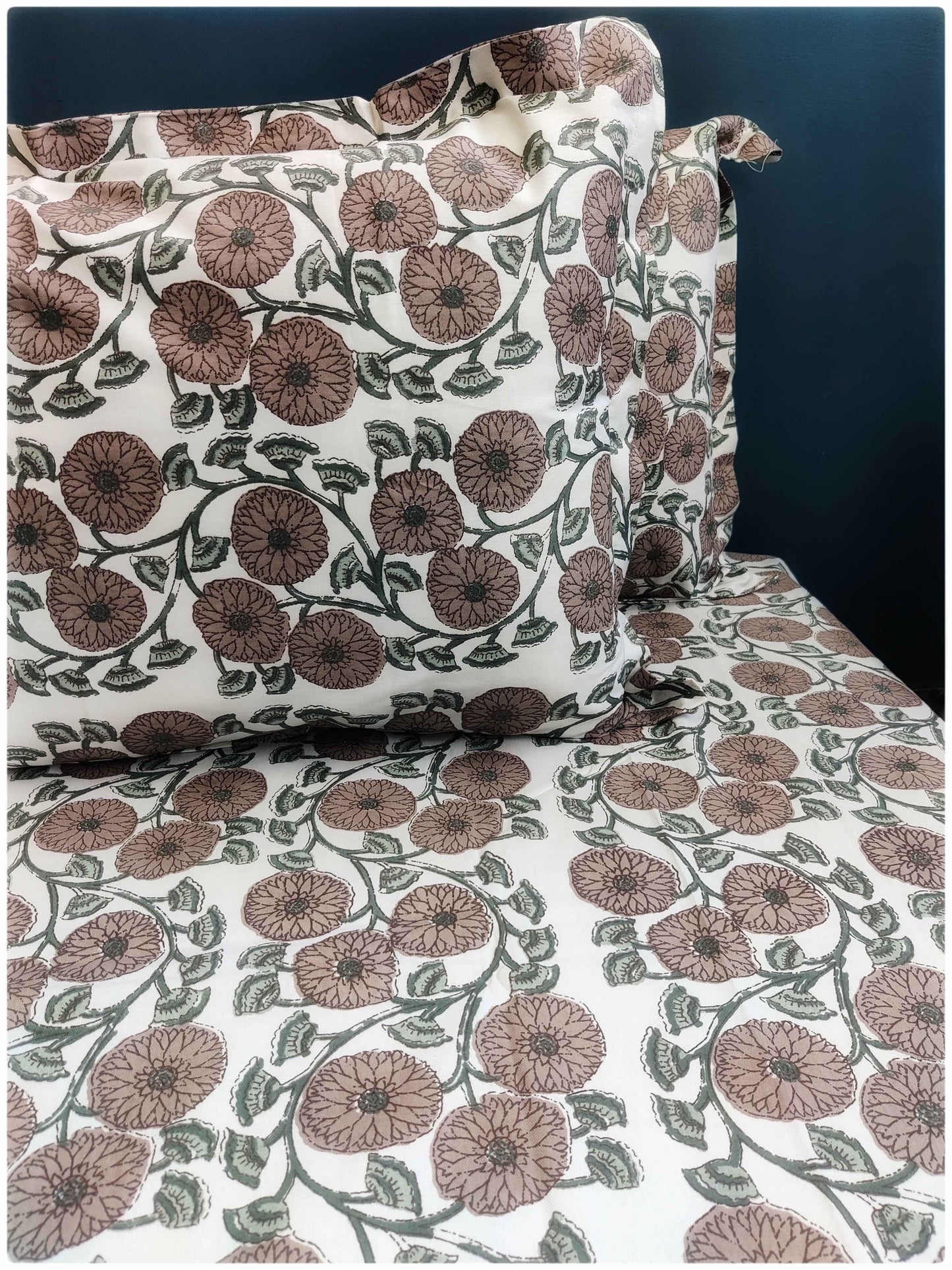 Decaso Florals - Brown