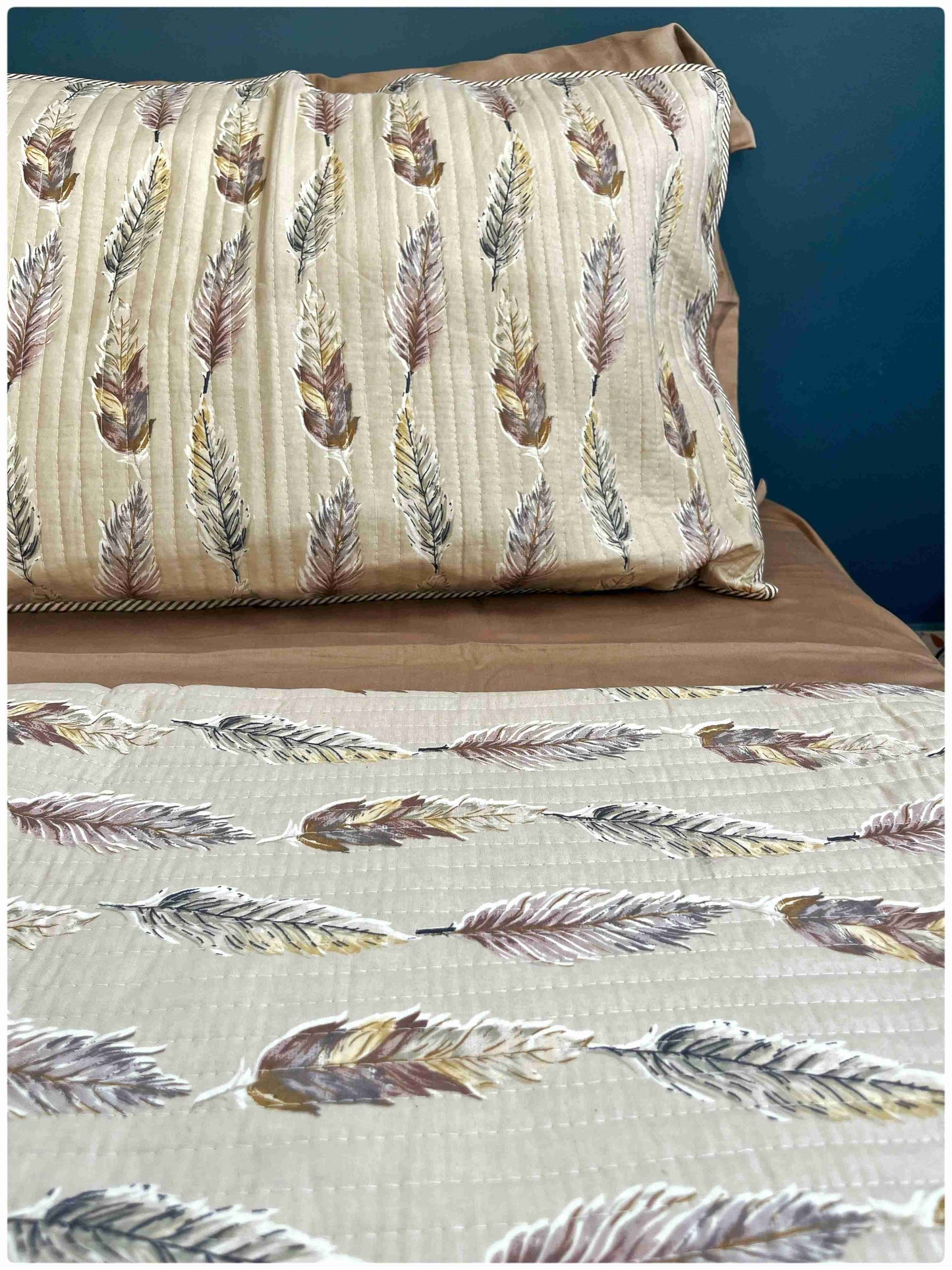 Decaso Bedspreads - Brown