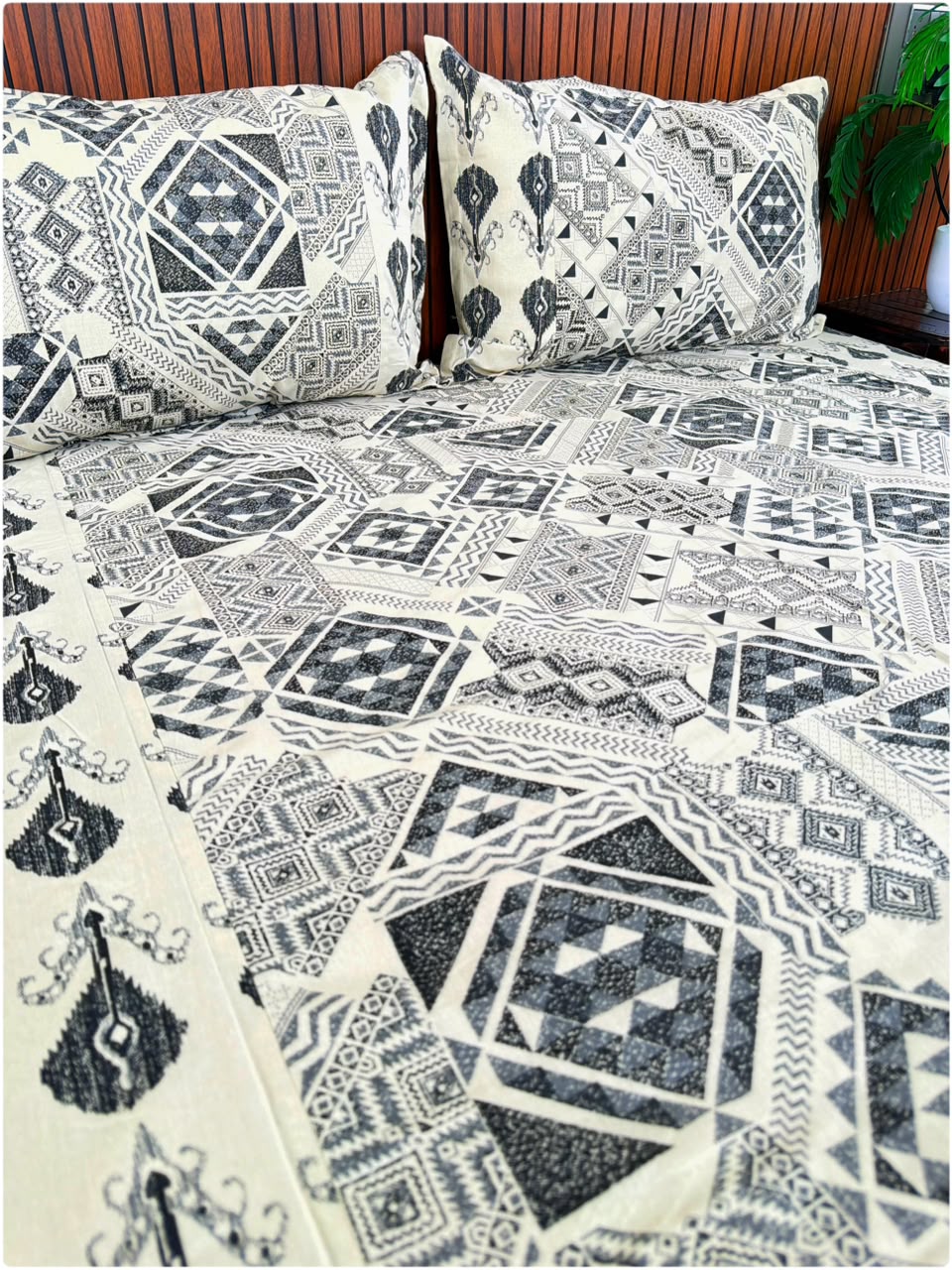 Ethnic Premium Queen Size Bedsheet - Cream & Black