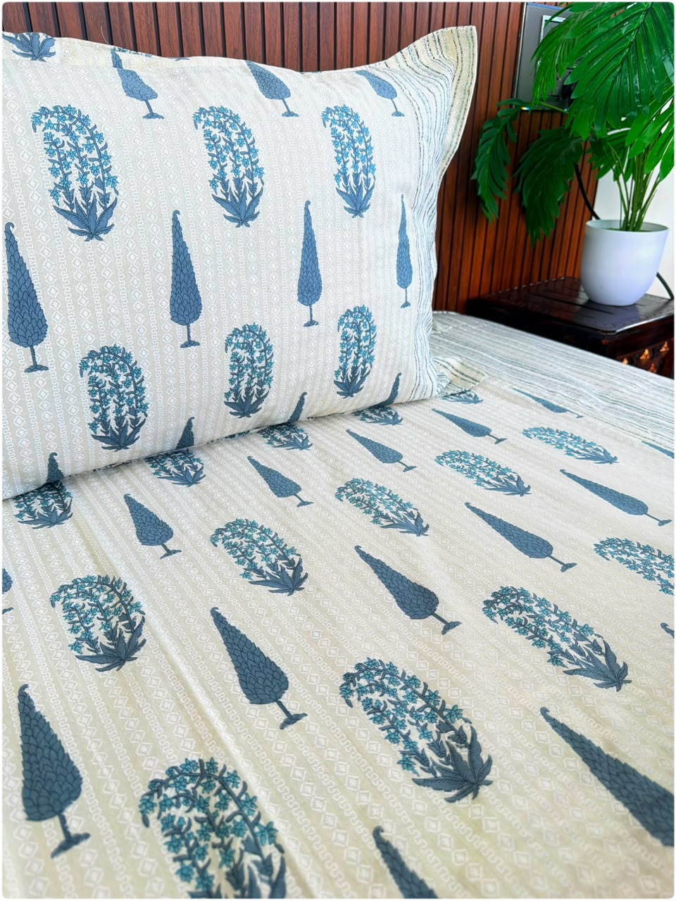 Ethnic Premium Super King Bedsheet - Cream & Blue