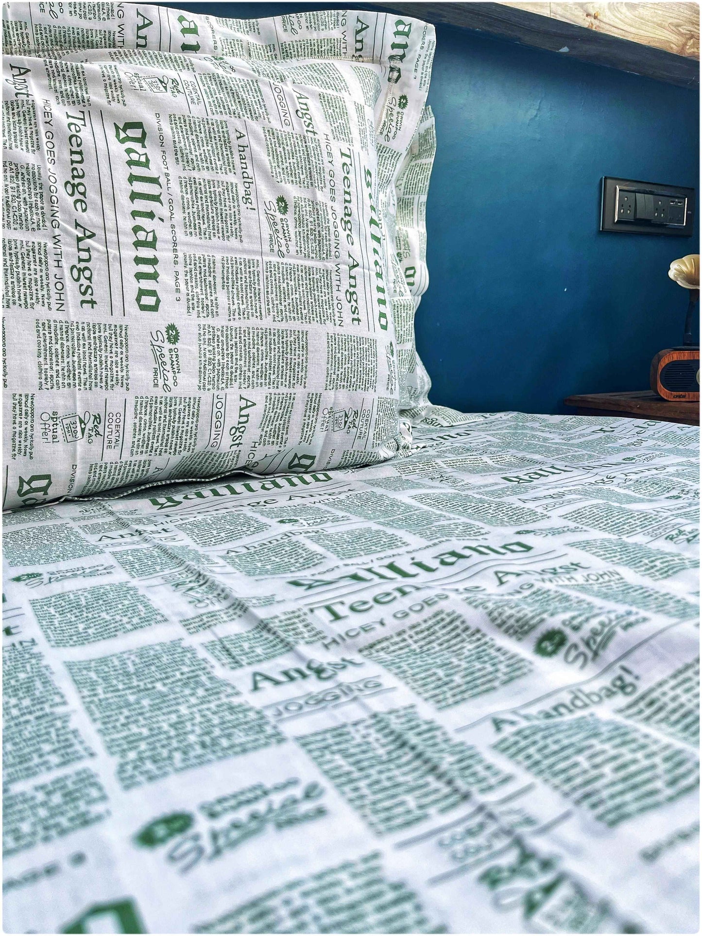 Decaso Newspaper Print - Green