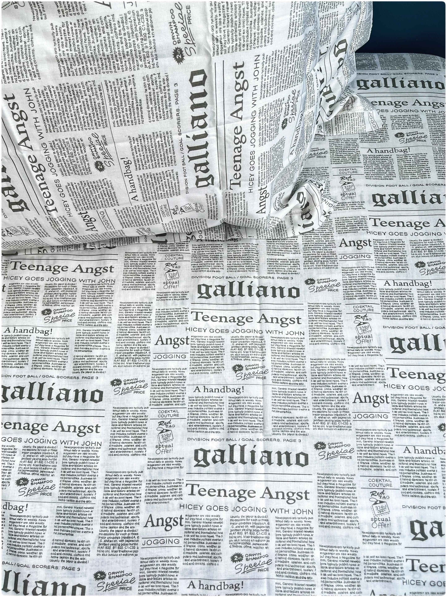 Decaso Newspaper Print - Grey