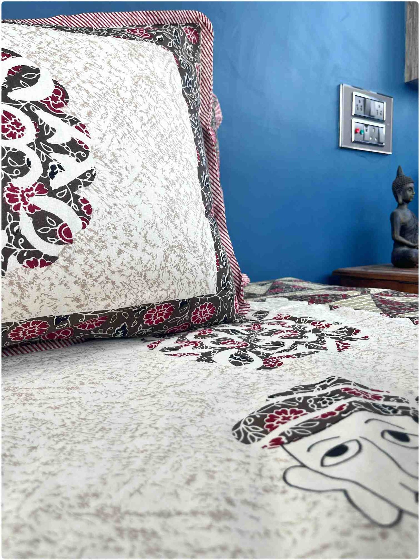 Decaso Ethnic - Deep Brown & Maroon