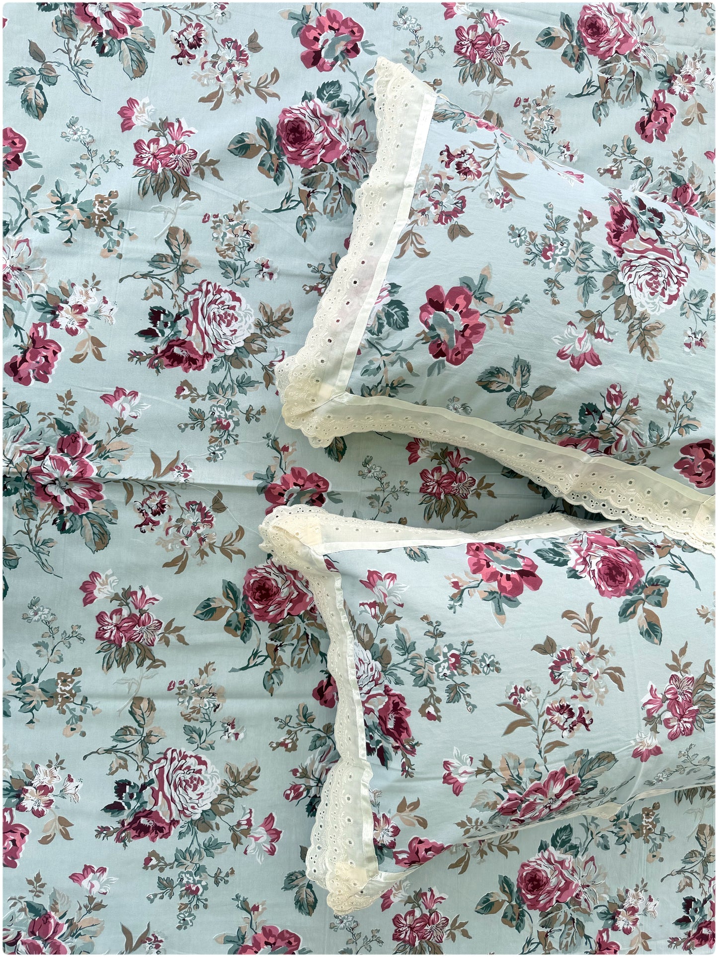 Floral Printed Super King Sized Bedsheet & Pillow Covers with Lace