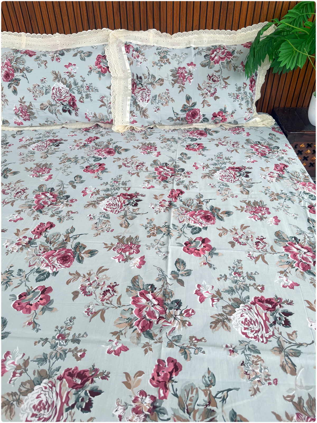 Floral Printed Super King Sized Bedsheet & Pillow Covers with Lace