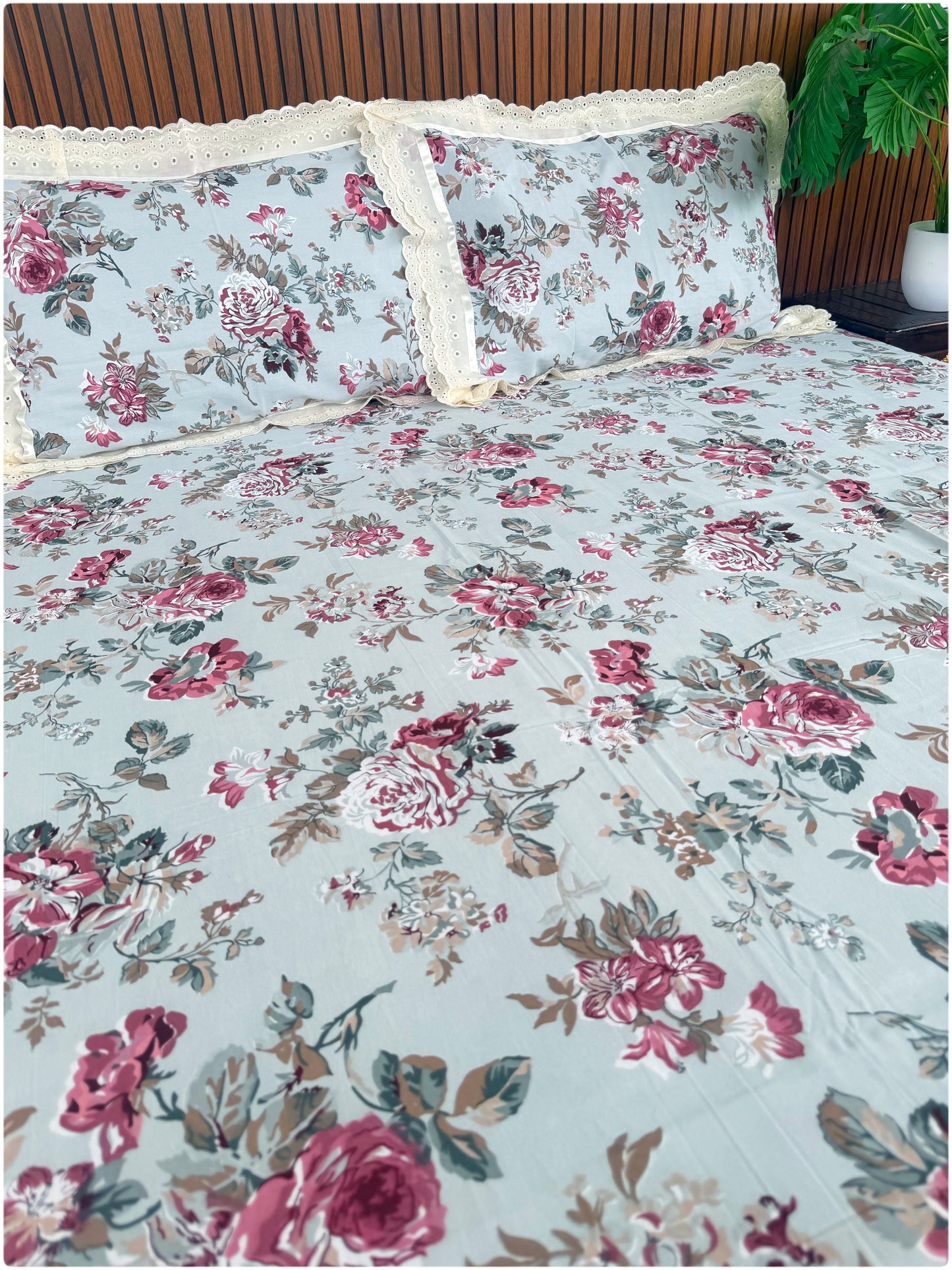 Floral Printed Super King Sized Bedsheet & Pillow Covers with Lace