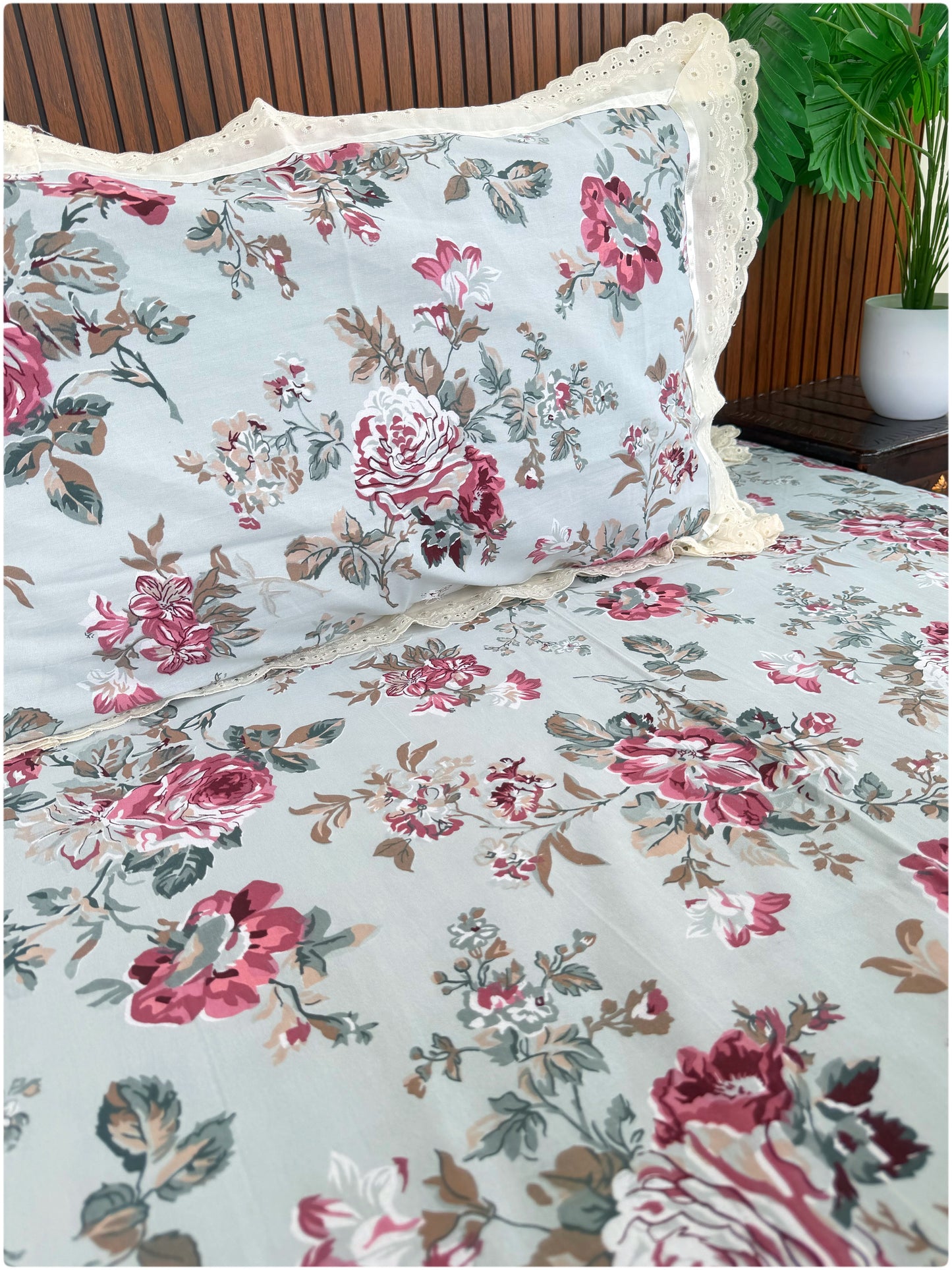 Floral Printed Super King Sized Bedsheet & Pillow Covers with Lace